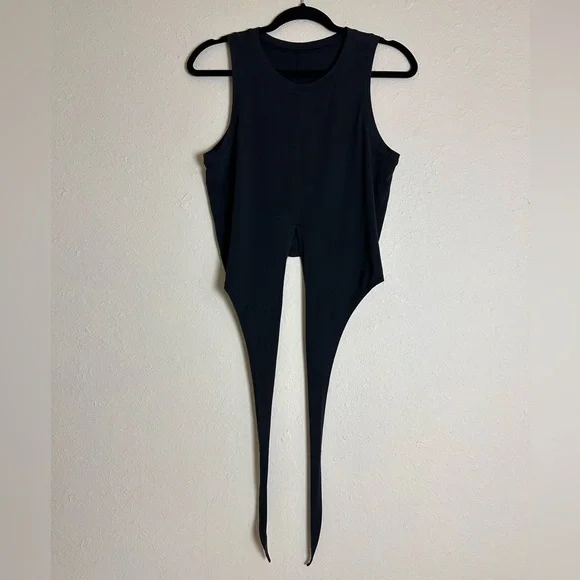 Lululemon time to restore tank top - Picture 3 of 8